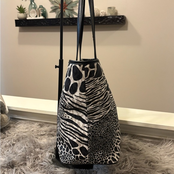 NWT Michael Kors Black and White Signature Animal Print Patterned Tote - Picture 3 of 8